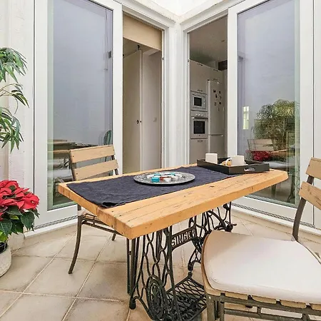 1 Bedroom Stunning In Appartement Estepona
